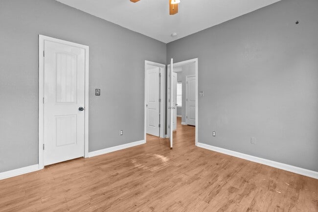 Building Photo - Spacious 4-Bedroom Home with First-Floor S...