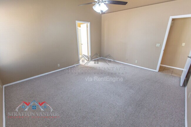 Building Photo - 3950 W Saragosa St