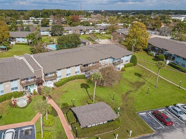 Building Photo - 2 Bed 1 Bath Condo | Pet Friendly | Washer...