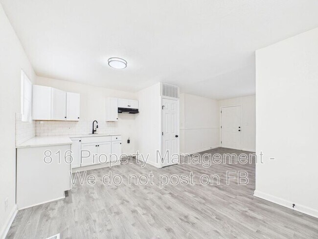 Building Photo - 7907 E 51st St