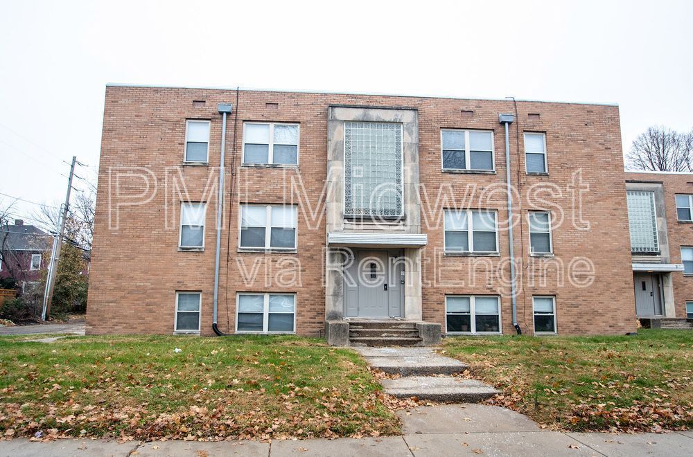 Building Photo - 146 E 19th St