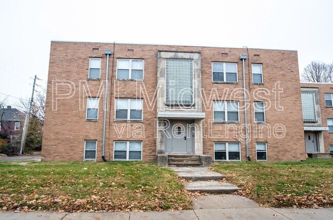 Building Photo - 146 E 19th St