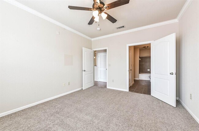 Building Photo - 1711 Old Spanish Trail