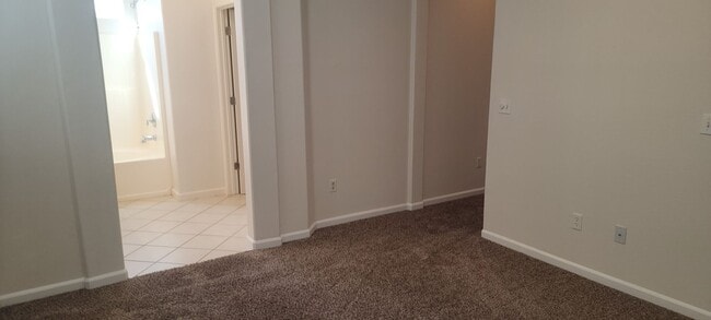 Building Photo - Adorable 3 bedroom 2.5 bath Home
