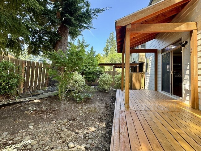Building Photo - 7182 NE Rockridge Pl