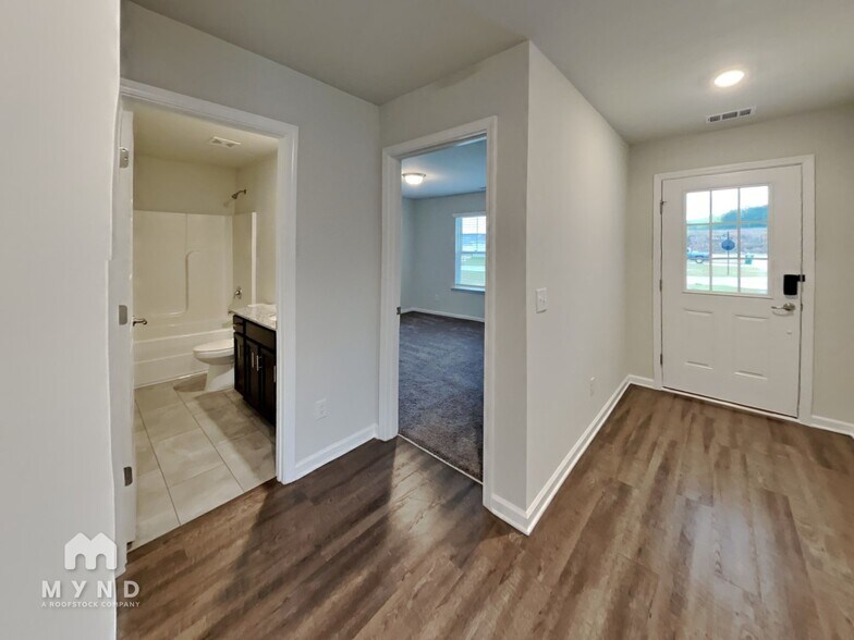 Building Photo - 119 Dasher Dr