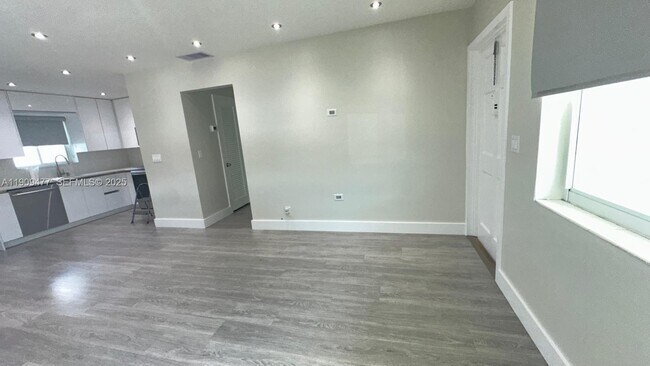 Building Photo - 2312 Van Buren St