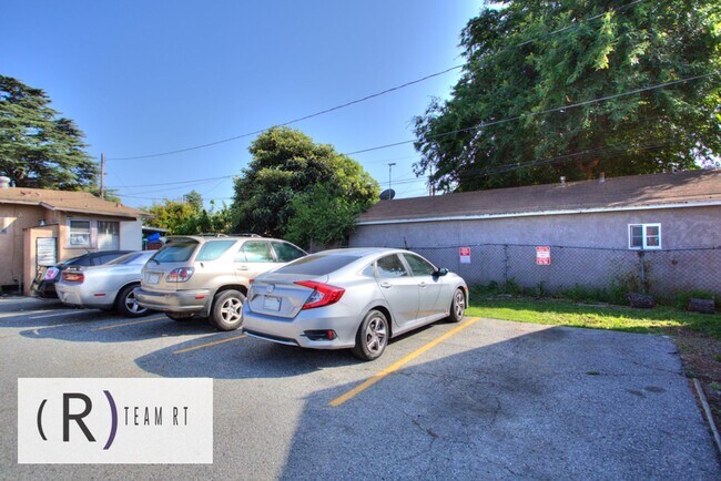 Building Photo - Adorable Newly Remodeled 1 Bed 1 Bathroom ...