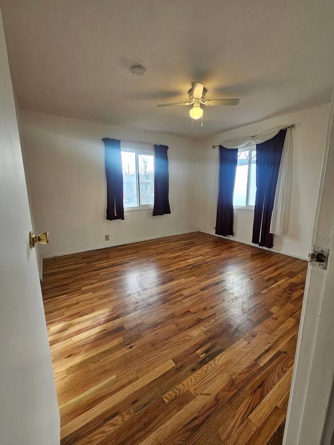 Building Photo - Cozy 2 bedroom for Rent on Rockwood Avenue