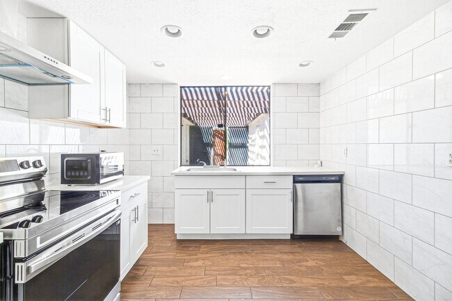 Building Photo - 3143 Sonata Dr