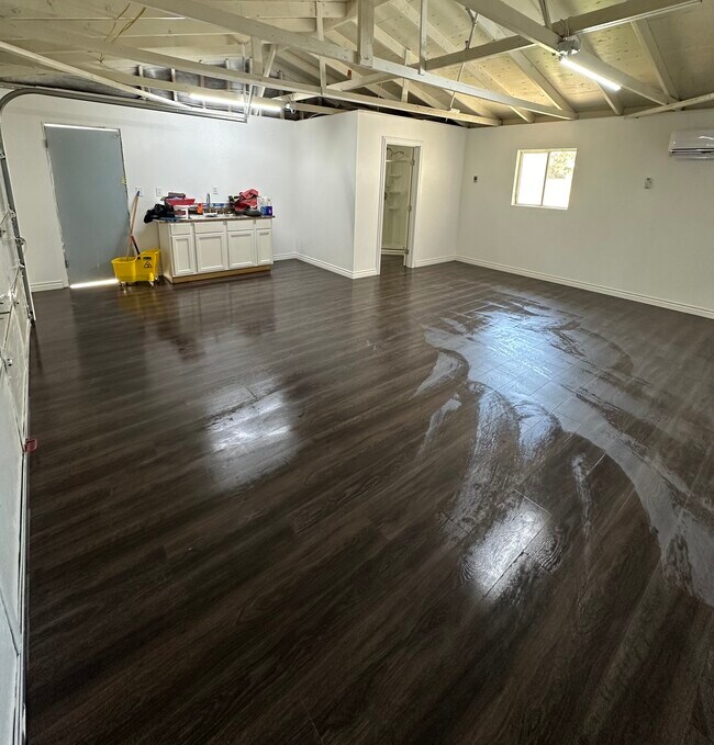 Building Photo - 5224 W Avenue L4