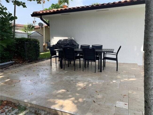Building Photo - Single Family Home 5/3