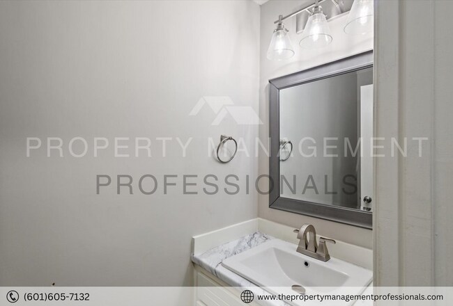 Building Photo - Cute & convenient