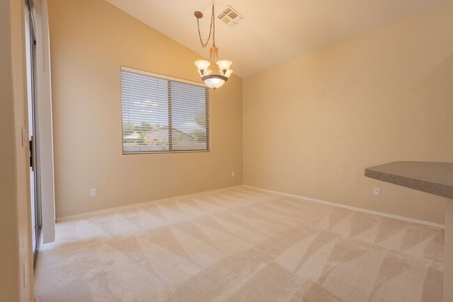 Building Photo - 3 Bedrooms 2 Bathrooms