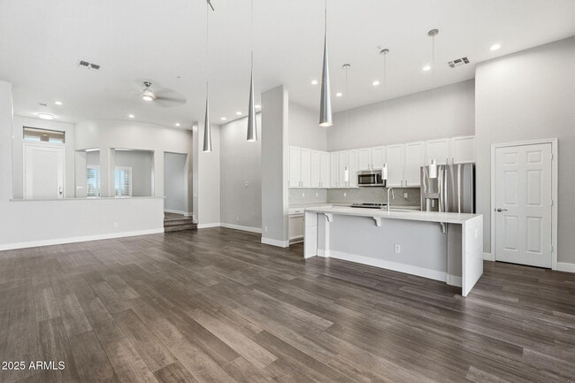 Building Photo - 7606 E Via Del Sol Dr