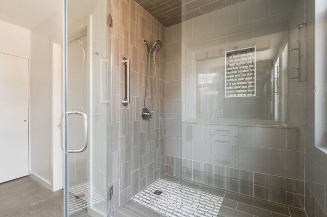 Building Photo - Modern Living + Downtown OKC + 3 bedrooms + 2 Car Garage