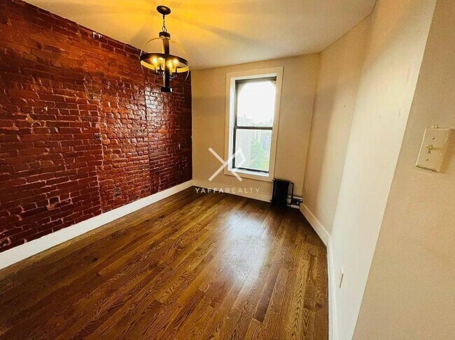 Building Photo - 3 bedroom in Brooklyn NY 11233