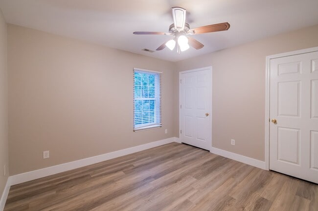 Building Photo - Cozy newly renovated 4 bedroom home on Hic...