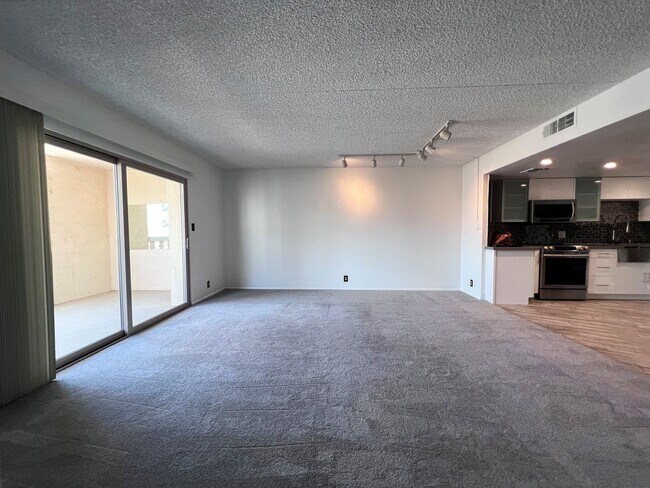 Building Photo - SCOTTSDALE SHADOWS LUXURY CONDO WITH AC, WATER INCLUDED AND 9 HOLE GOLF