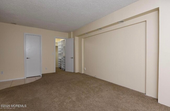 Building Photo - 48 Tulip Ln