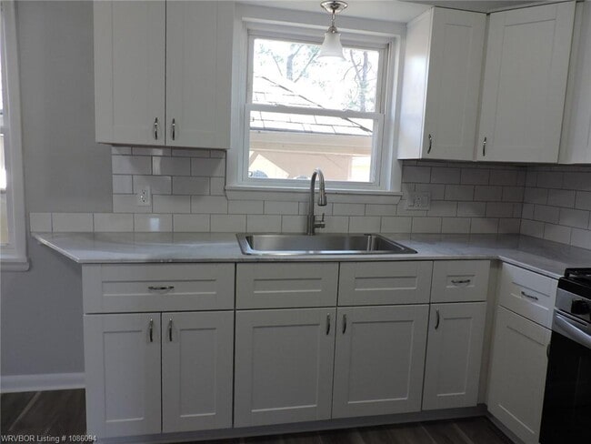 Building Photo - 4801 S 28th St