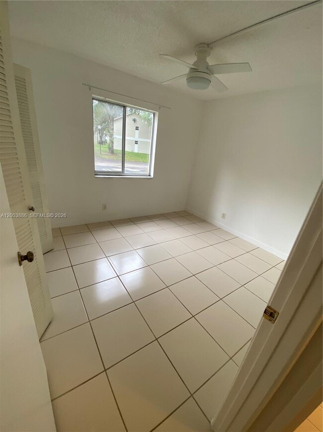 Building Photo - 514 Gardens Dr