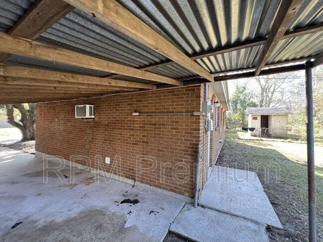 Building Photo - 5863 Denova St