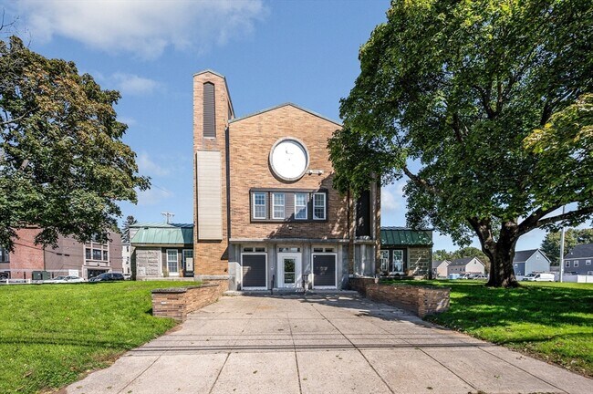 Building Photo - 241 W 6th St