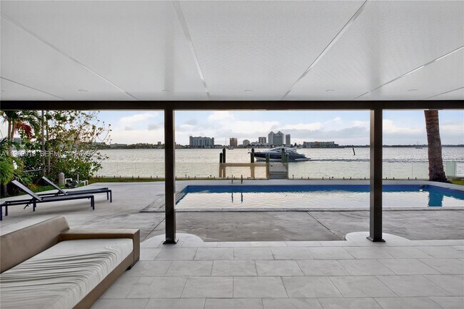 Building Photo - 1101 S Shore Dr