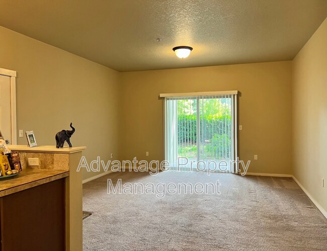 Building Photo - 523 Catron St N