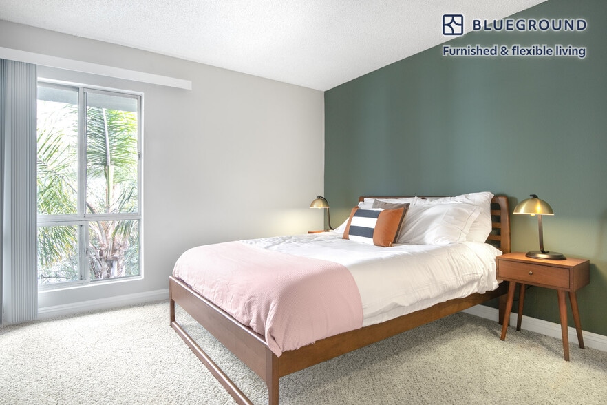 Building Photo - 3630 S Sepulveda Blvd