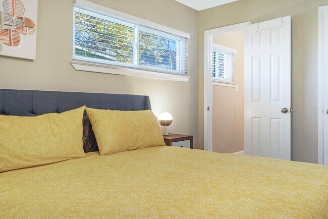 Building Photo - 1919 Puritan Dr