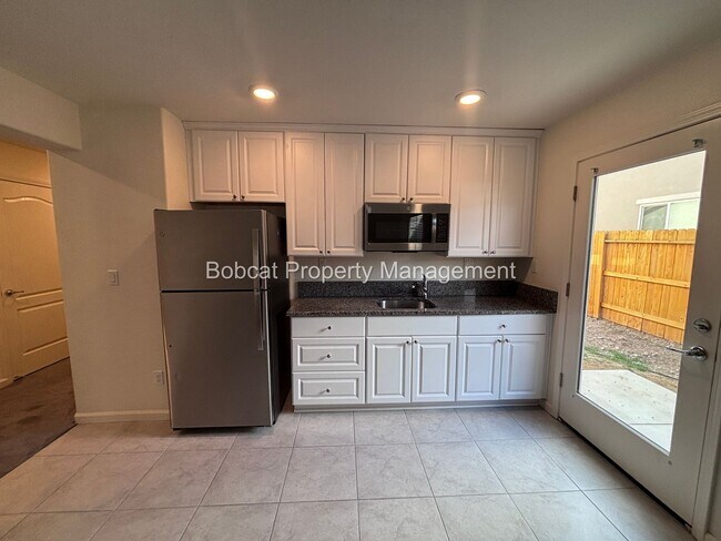 Building Photo - Large Home in Dayton with Mother In Law Quarters