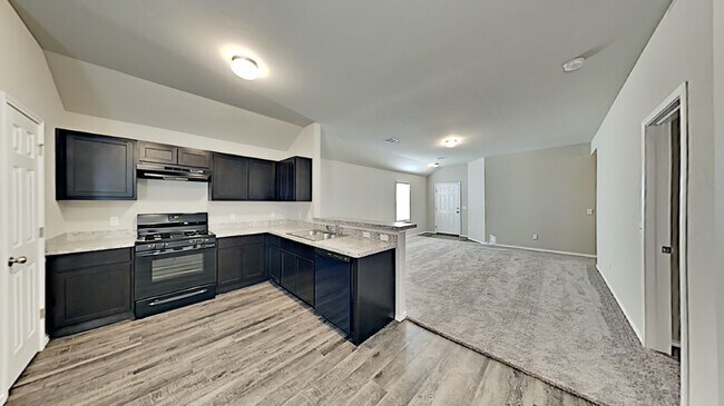 Building Photo - Very Nice 3 Bedroom 2 Bath Home in Yukon Schools