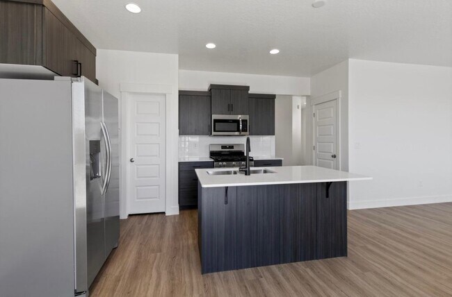 Building Photo - 5868 S Mythical Ln