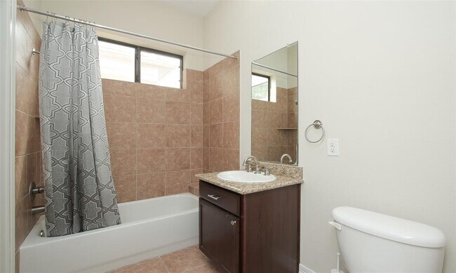 Building Photo - 908 Garden Oaks Terrace