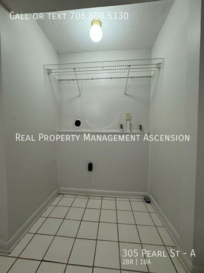 Building Photo - 305 Pearl Ave
