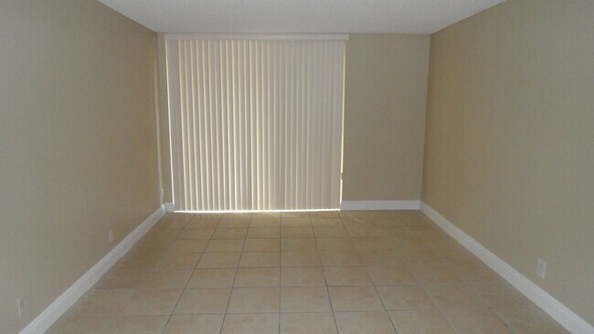 Building Photo - 2Bed / 2 Bath