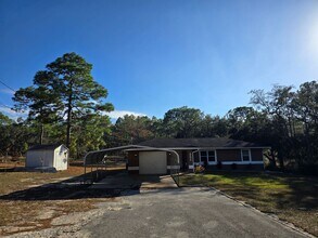 Building Photo - Gorgeous 3/2/1 on Large Property