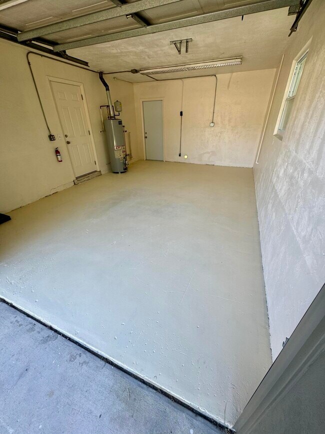 Building Photo - 970 Butia St