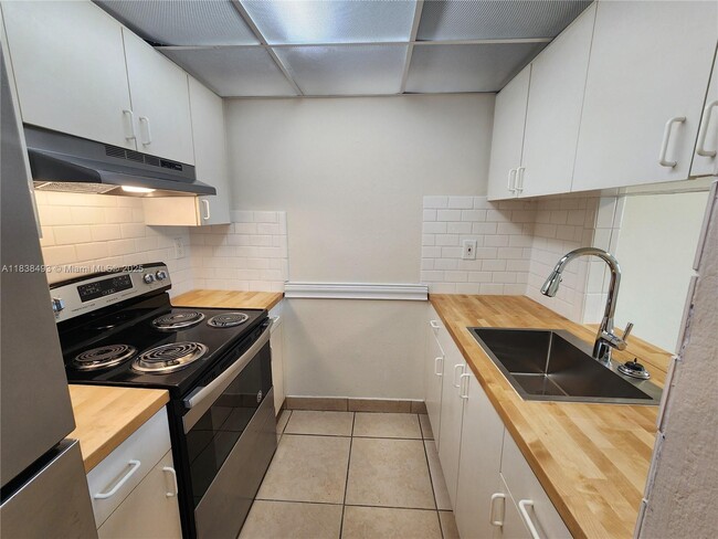 Building Photo - 19600 SW 110th Ct