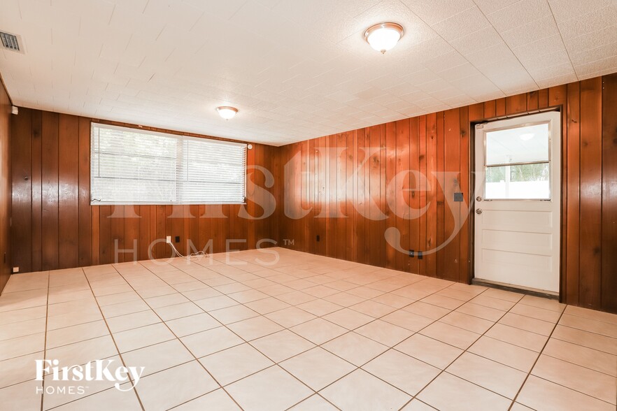 Building Photo - 5860 Cedar St NE