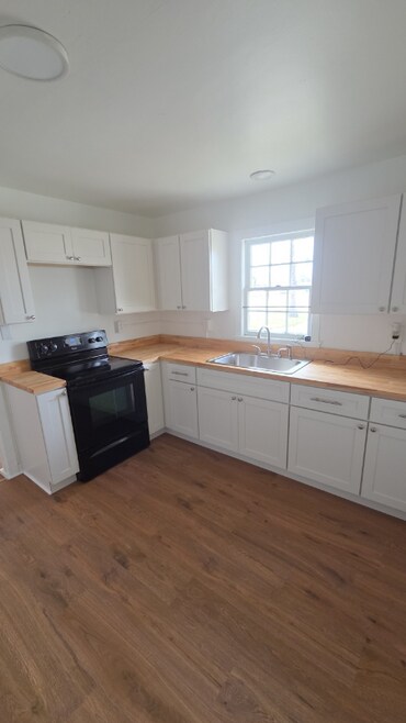 Building Photo - 1100 E Canal St