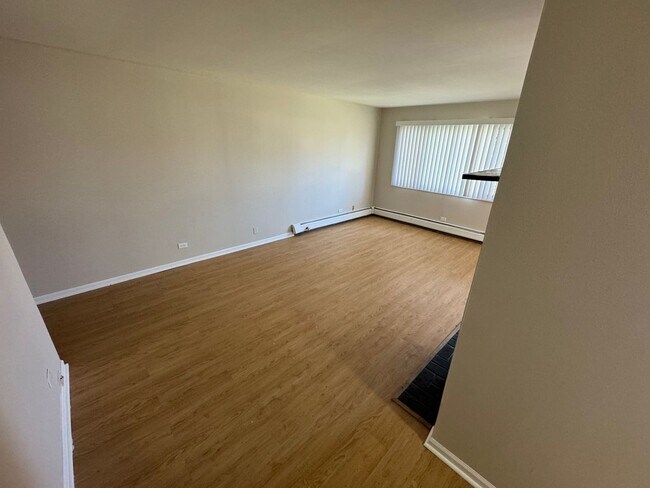 Building Photo - 2 Bedroom Condo in Palatine
