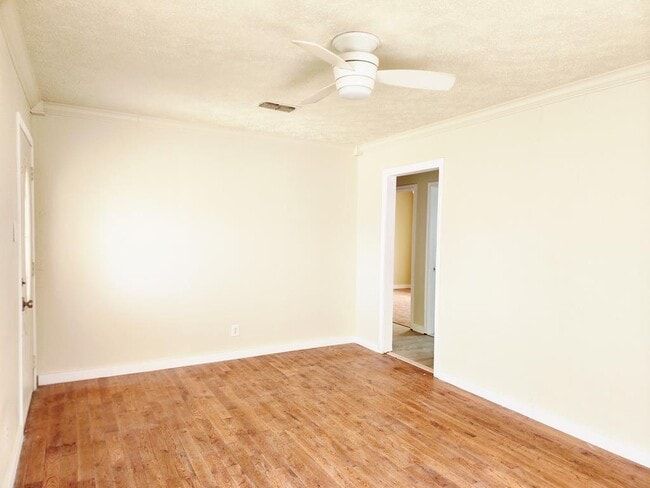 Building Photo - 2705 W Kentucky Ave