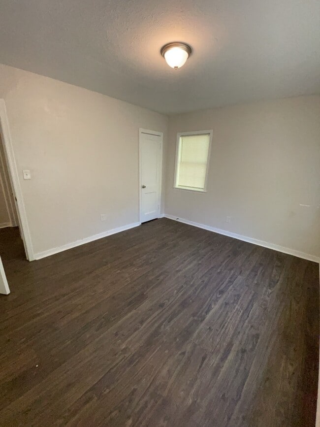 Building Photo - 2469 Belvedere Dr