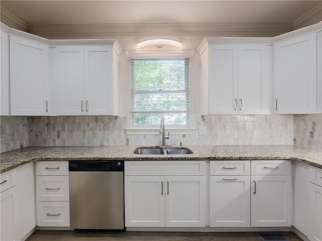 Building Photo - 7335 Craigleith Dr