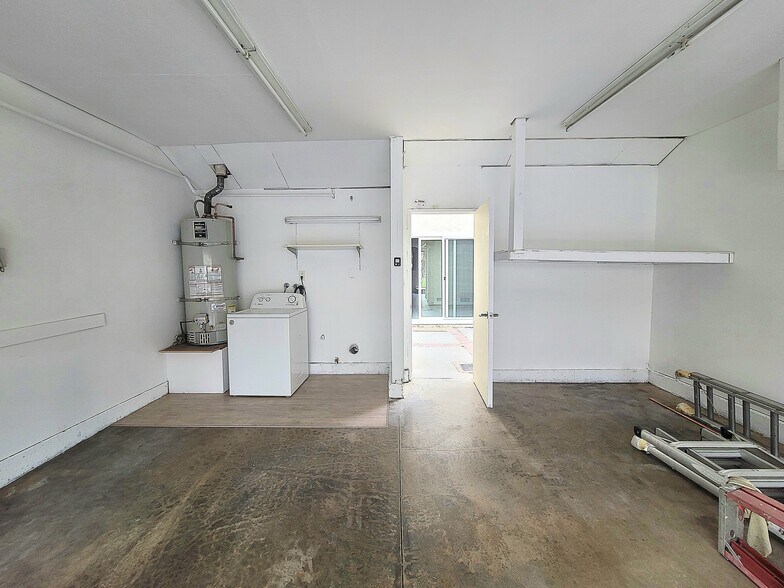 2-car Garage with Laundry Hookups and Storage - 532 San Marcos Rd