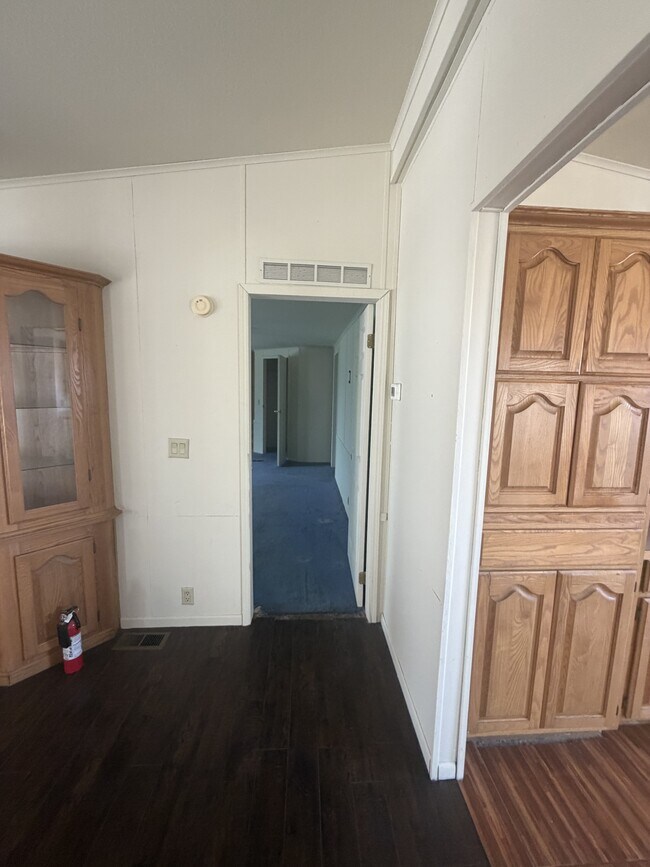 Building Photo - 690 Maple Ct