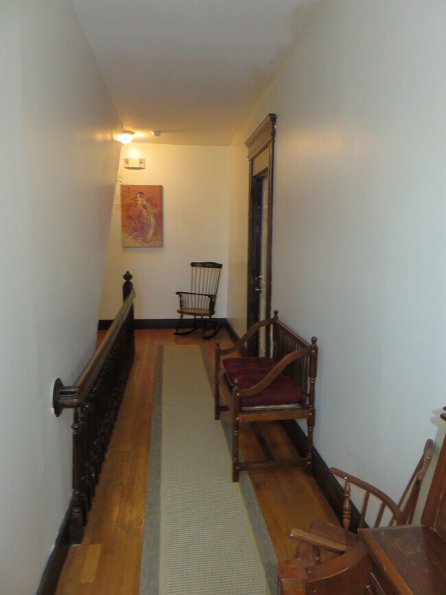 Building Photo - 544 George St